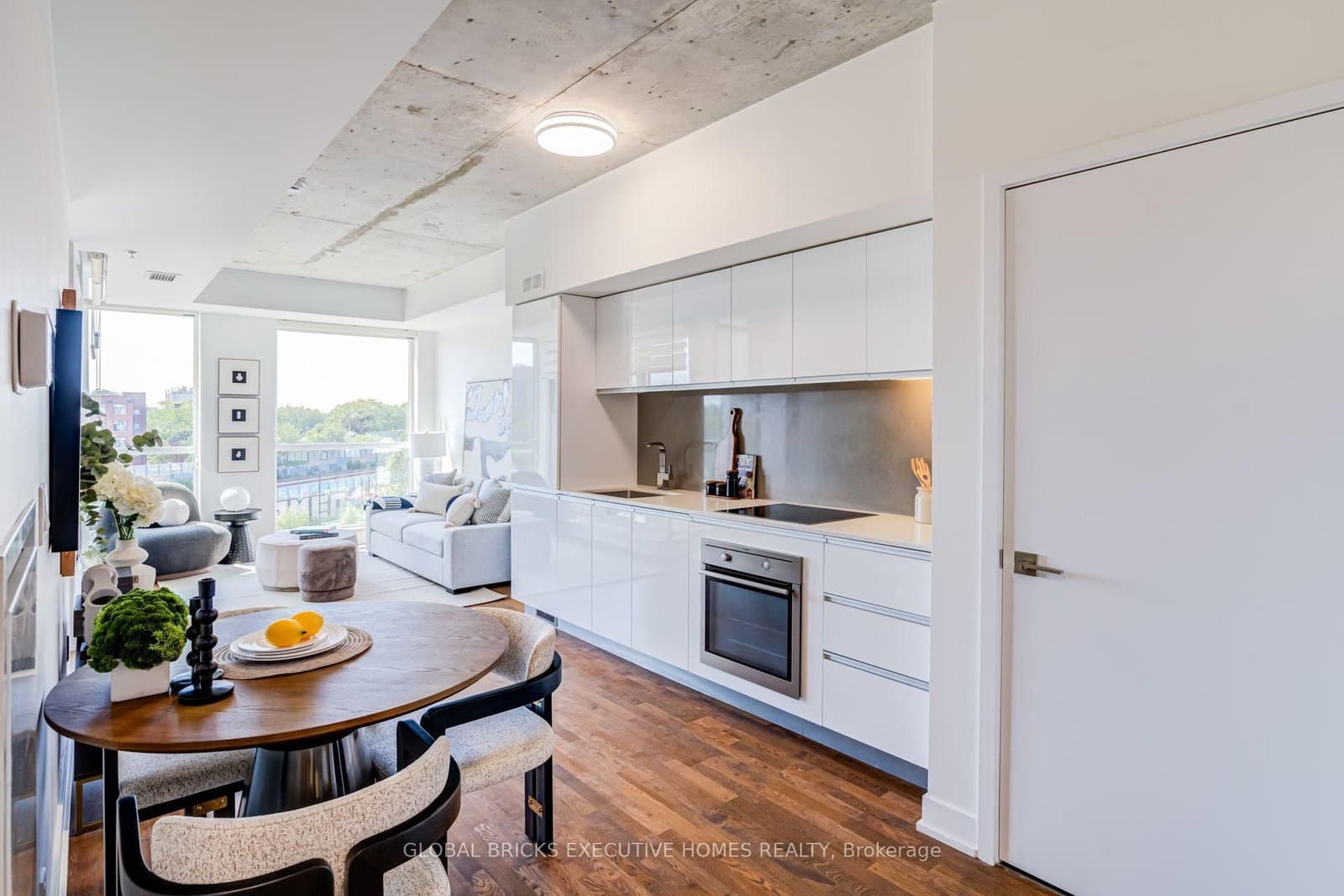 20 Minowan Miikan Lane, Unit 516 thumbnail 4