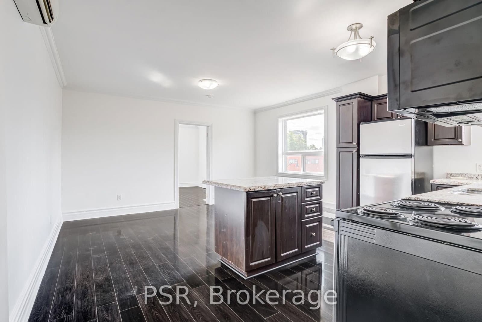 2 Craighurst Avenue, Unit 4 thumbnail 5