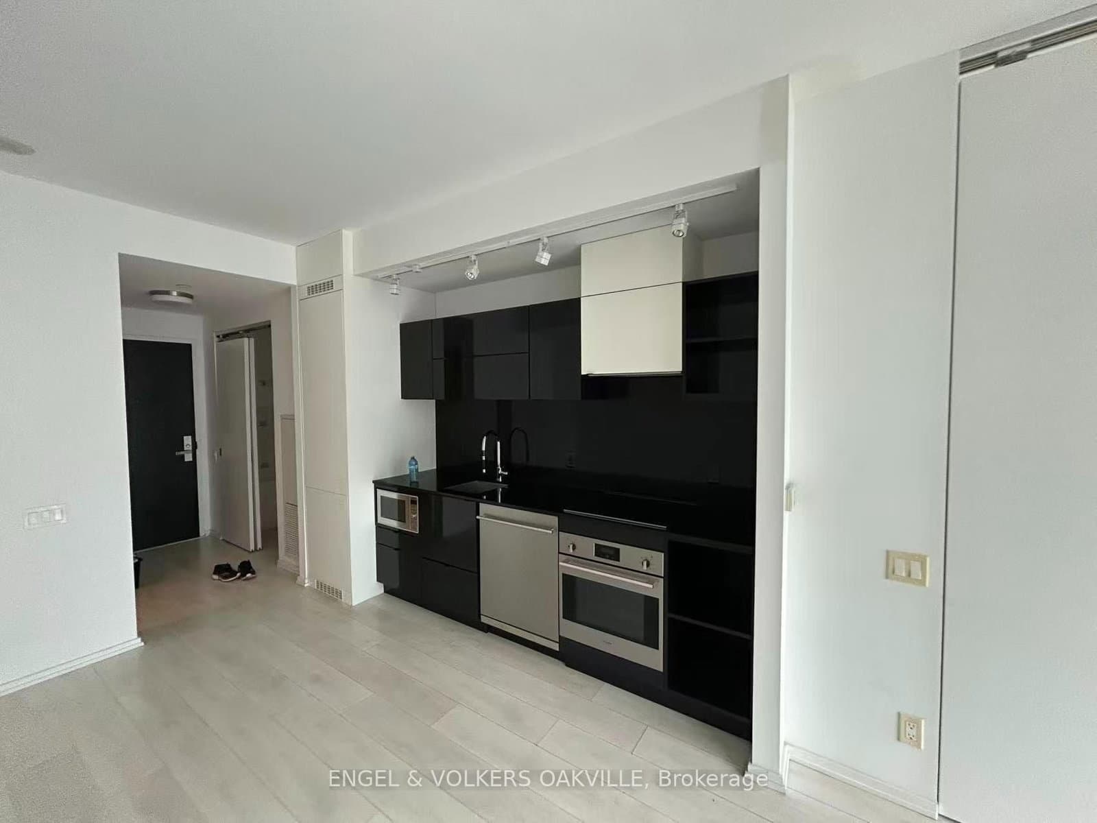 125 Peter Street, Unit 3310 thumbnail 2