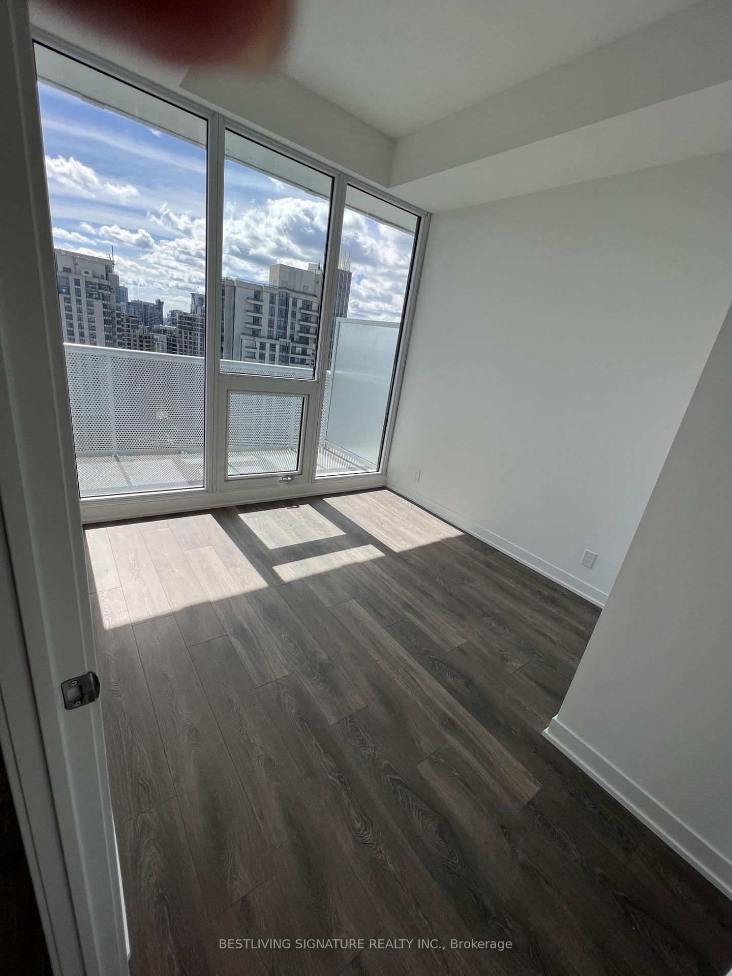 15 Holmes Avenue, Unit 2401 thumbnail 4
