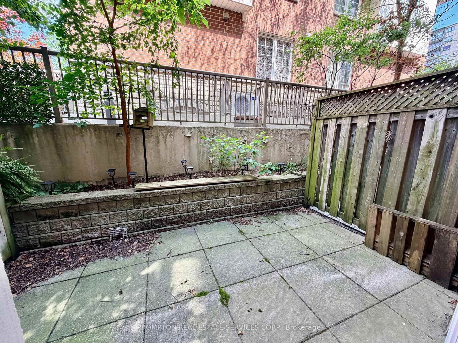 285 ANTIBES Drive, Unit 11 thumbnail 27