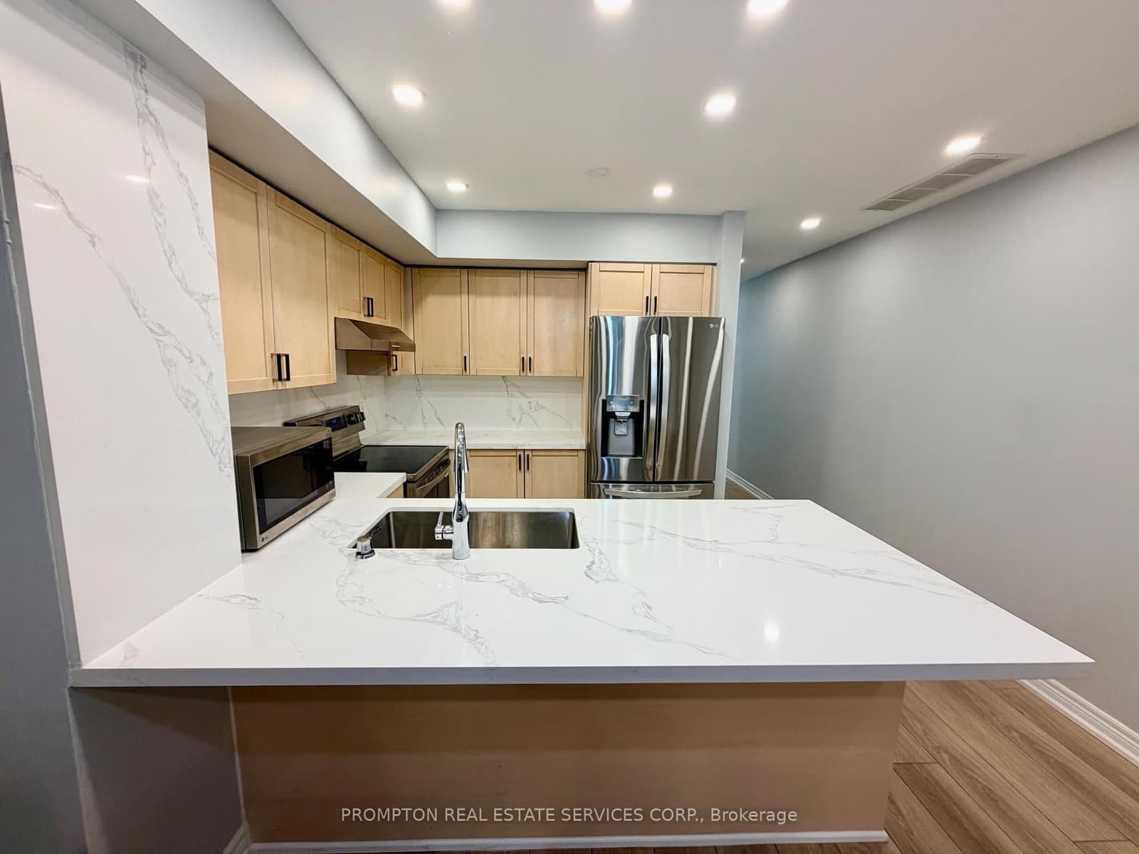 285 ANTIBES Drive, Unit 11 thumbnail 8
