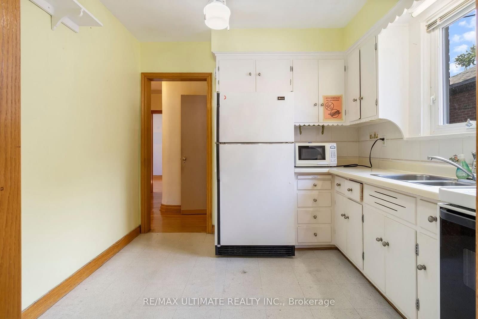 519 Douglas Avenue thumbnail 12
