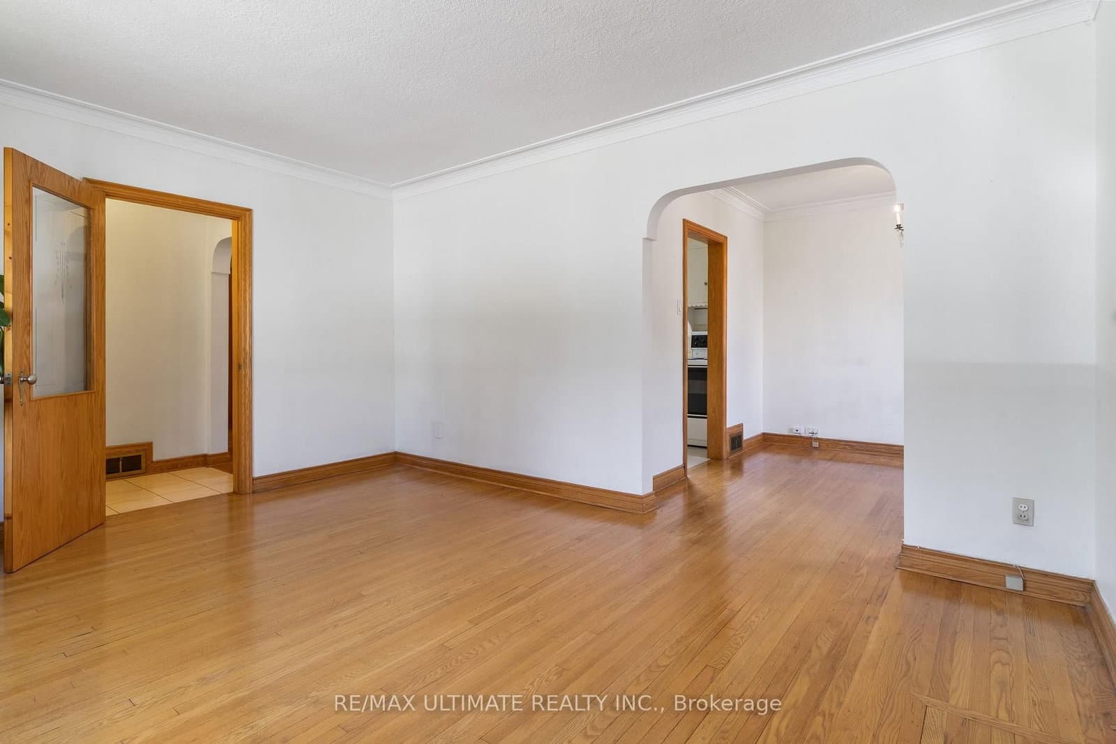 519 Douglas Avenue thumbnail 9