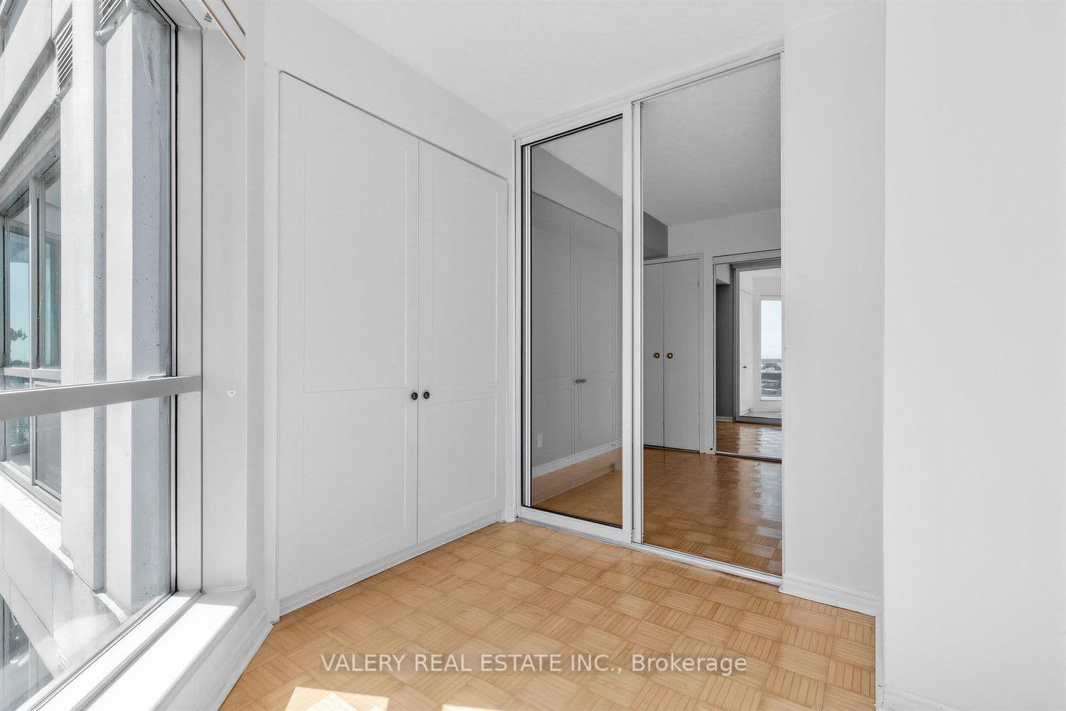 10 Yonge Street, Unit 2910 thumbnail 16