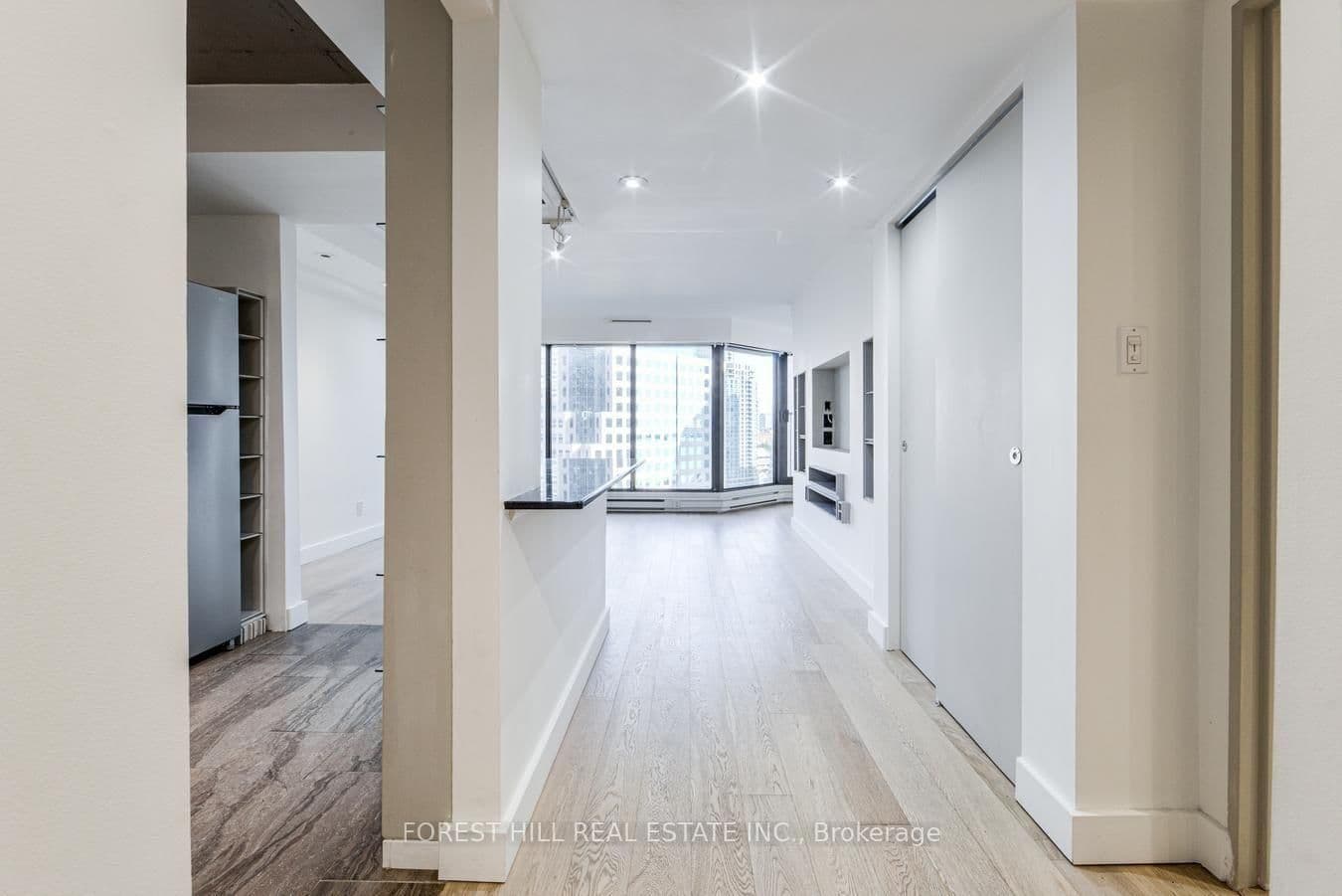 65 Harbour Square, Unit 1707 thumbnail 3