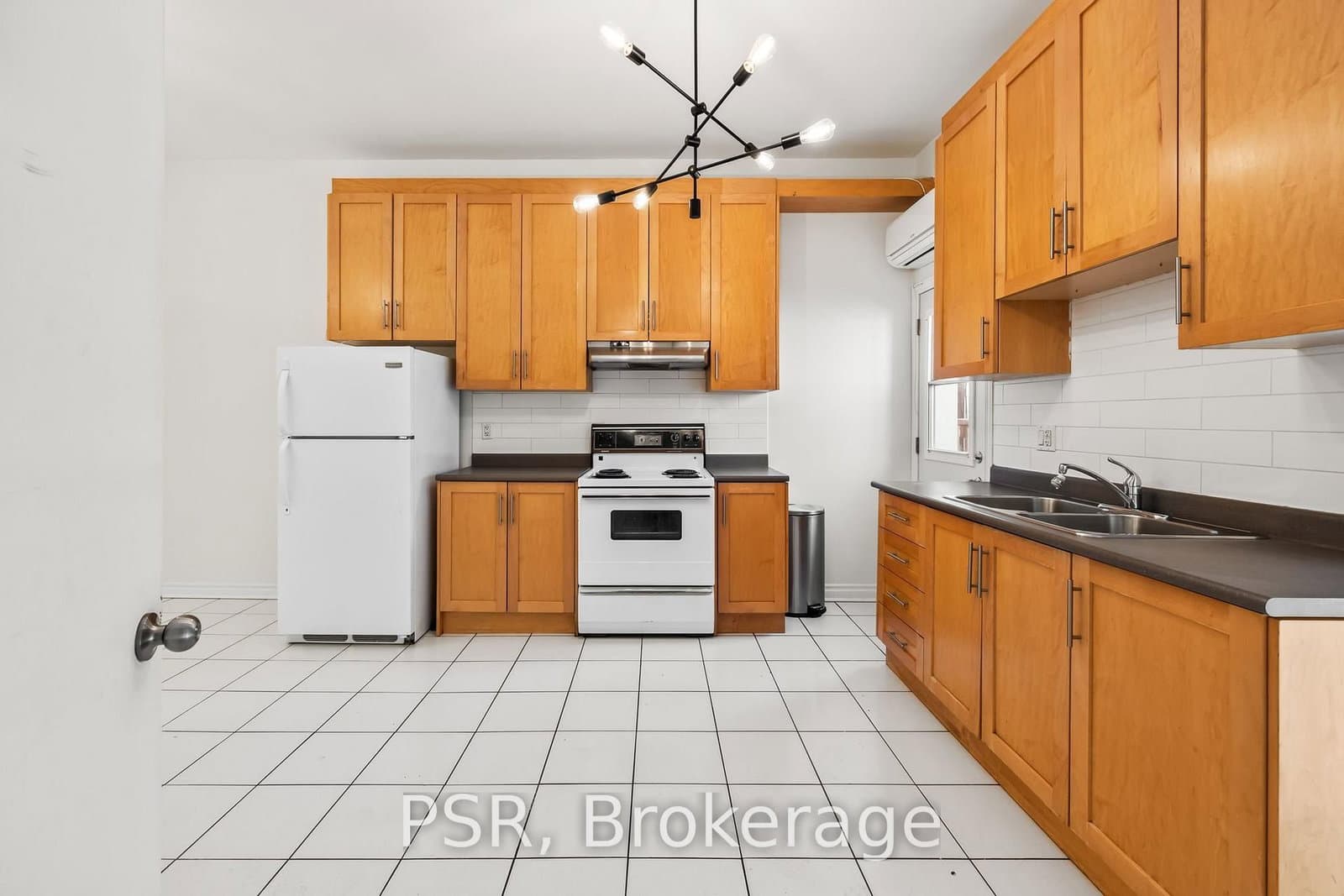 112 Ossington Avenue, Unit Front thumbnail 3