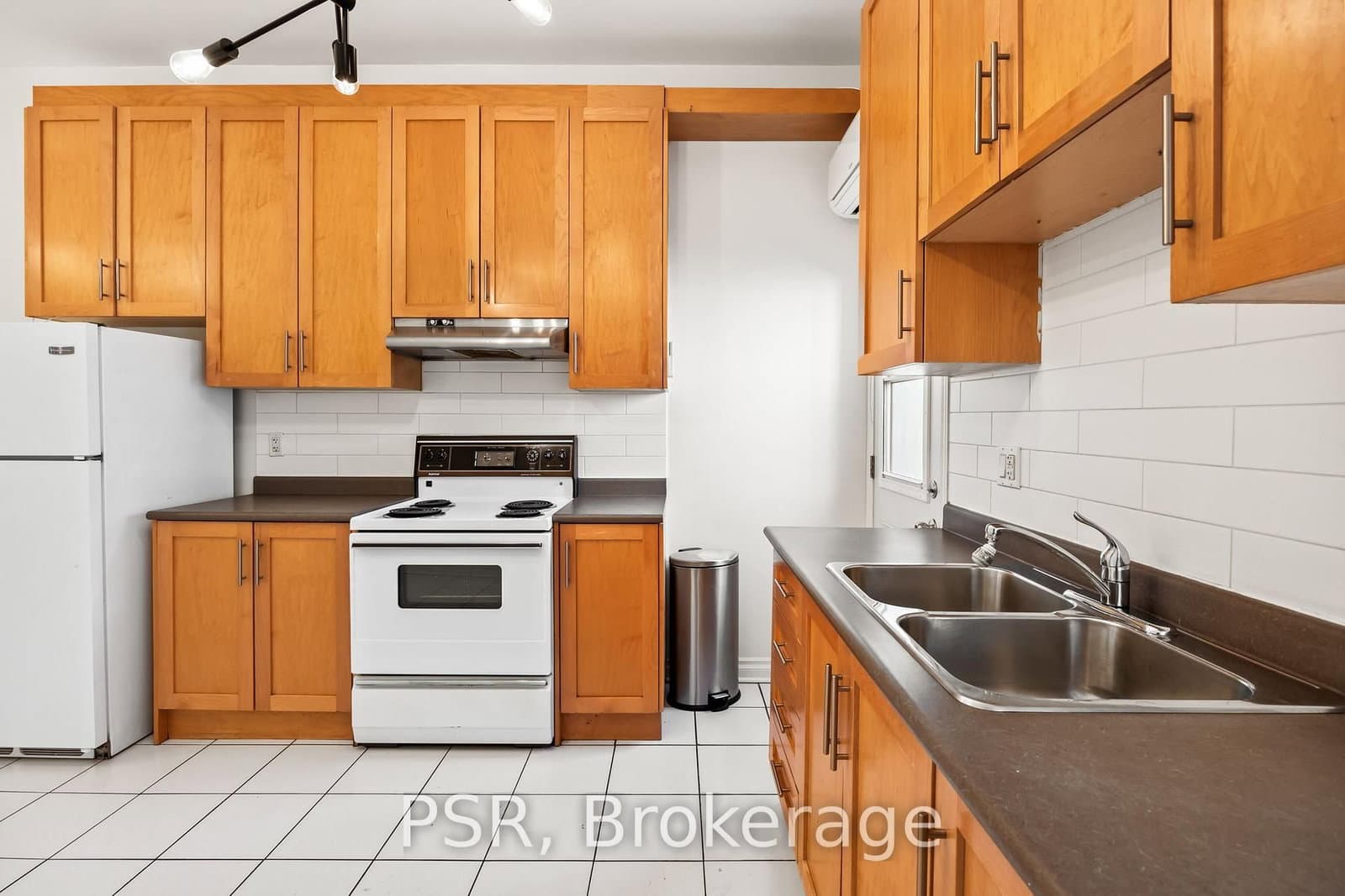112 Ossington Avenue, Unit Front thumbnail 5