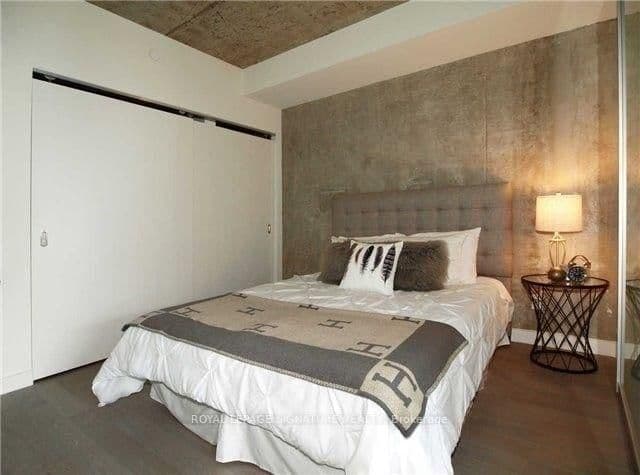 111 Bathurst Street, Unit 1612 thumbnail 10