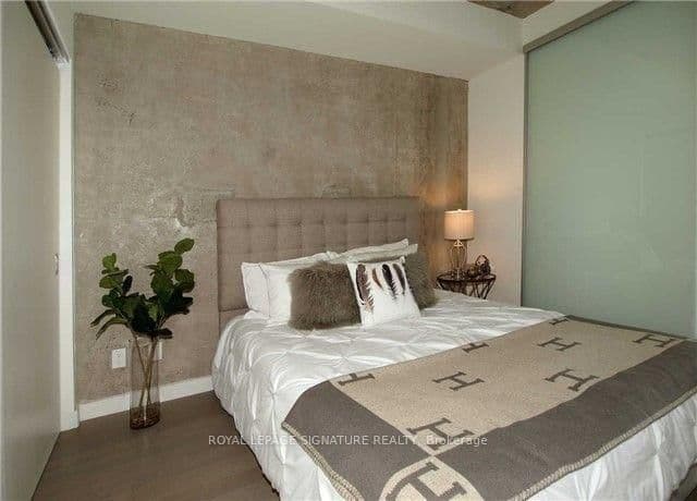 111 Bathurst Street, Unit 1612 thumbnail 11