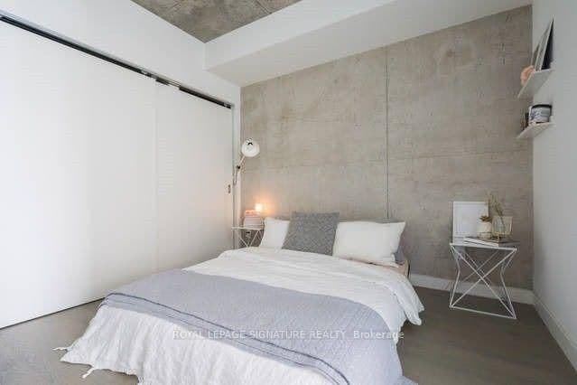 111 Bathurst Street, Unit 1612 thumbnail 12
