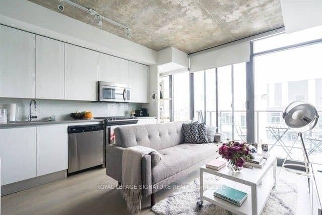 111 Bathurst Street, Unit 1612 thumbnail 14