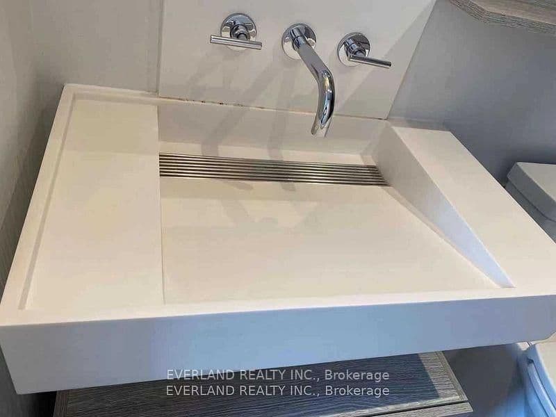 5 St Joseph Street, Unit 3810 thumbnail 18
