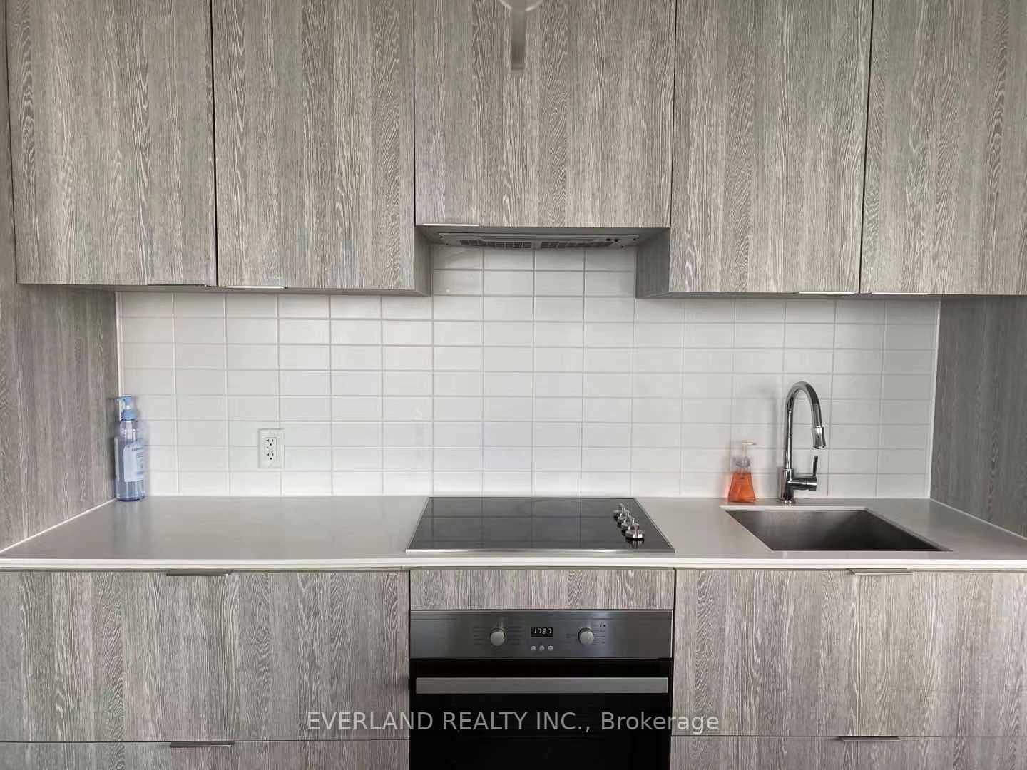 5 St Joseph Street, Unit 3810 thumbnail 3