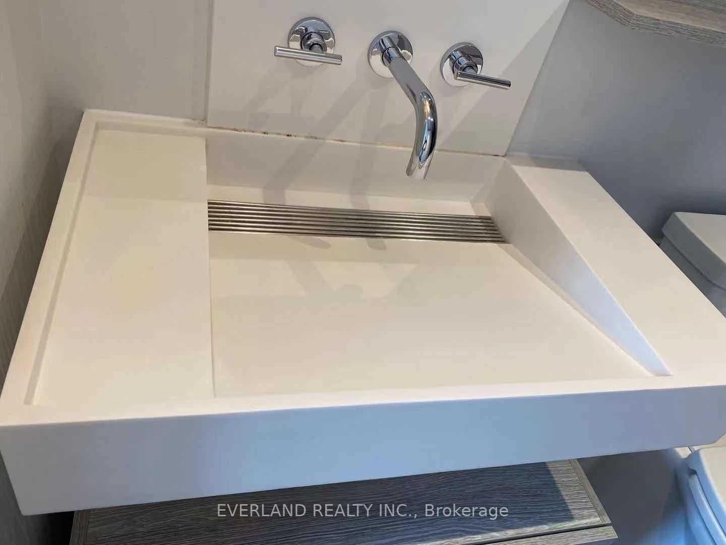 5 St Joseph Street, Unit 3810 thumbnail 8