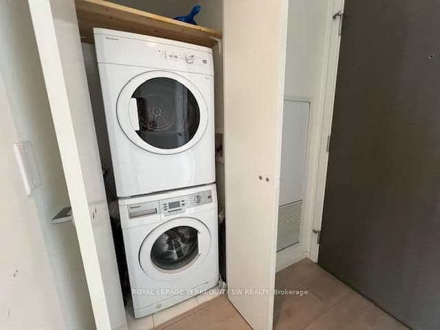 101 Charles Street E, Unit 1202 thumbnail 16