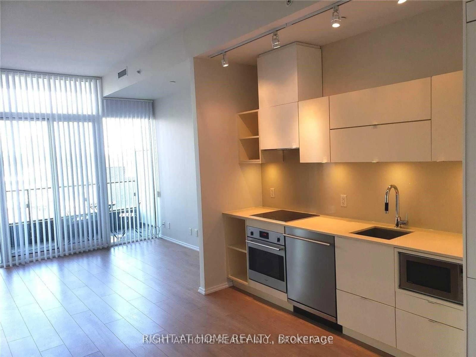 125 Peter Street, Unit 504 thumbnail 4
