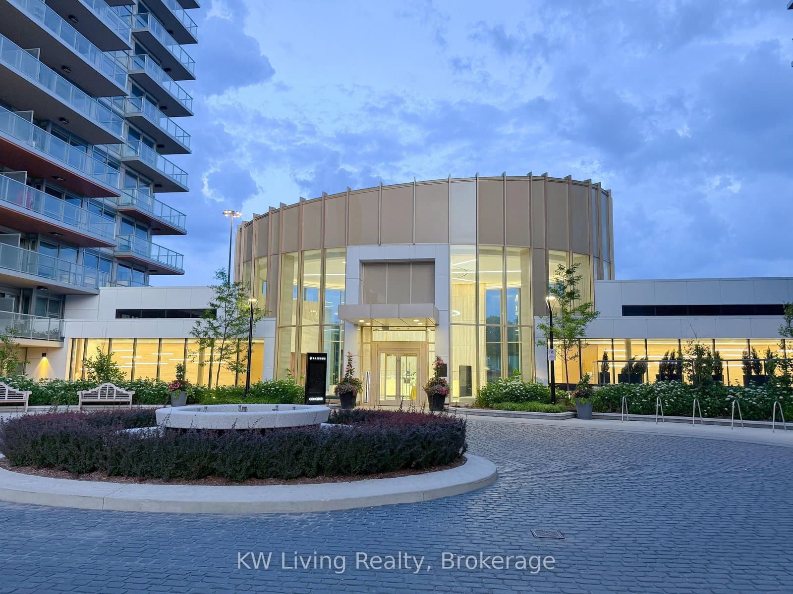 25 McMahon Drive, Unit 805 thumbnail 10