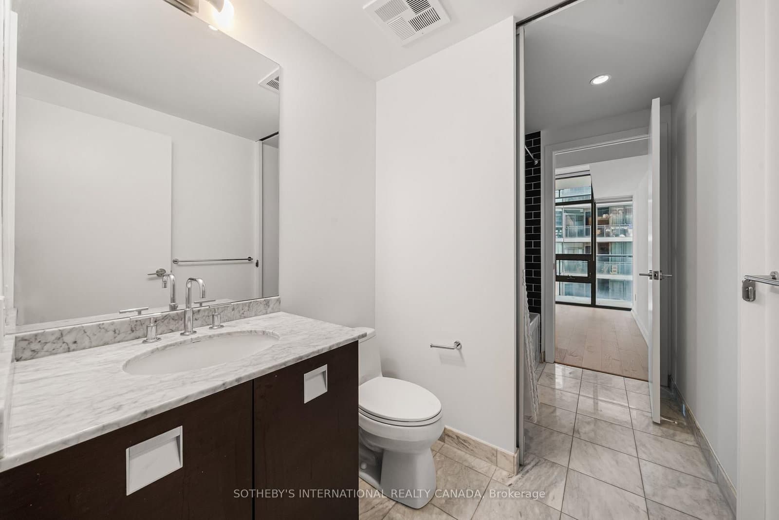 33 Charles Street E, Unit 1611 thumbnail 17