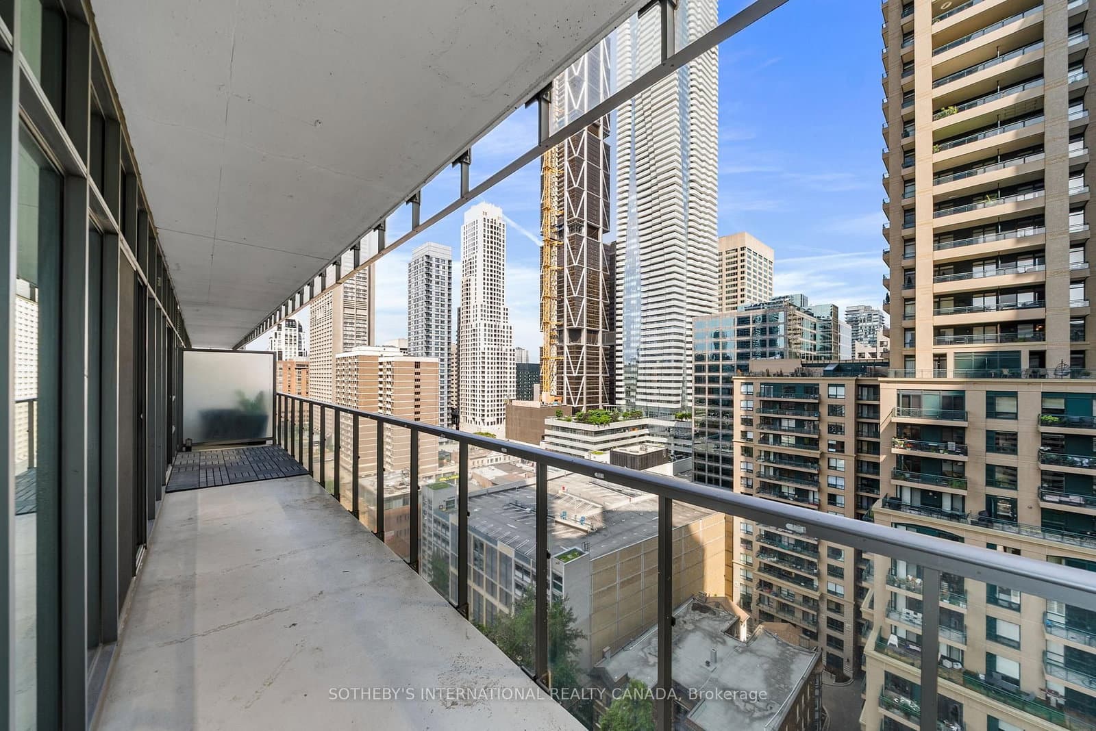 33 Charles Street E, Unit 1611 thumbnail 19