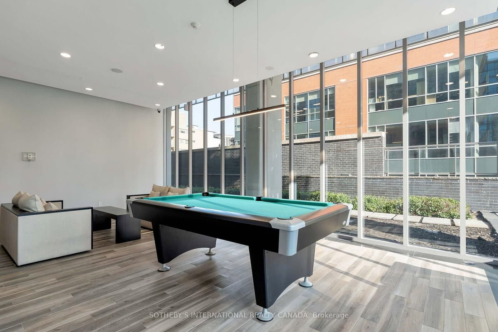 33 Charles Street E, Unit 1611 thumbnail 32