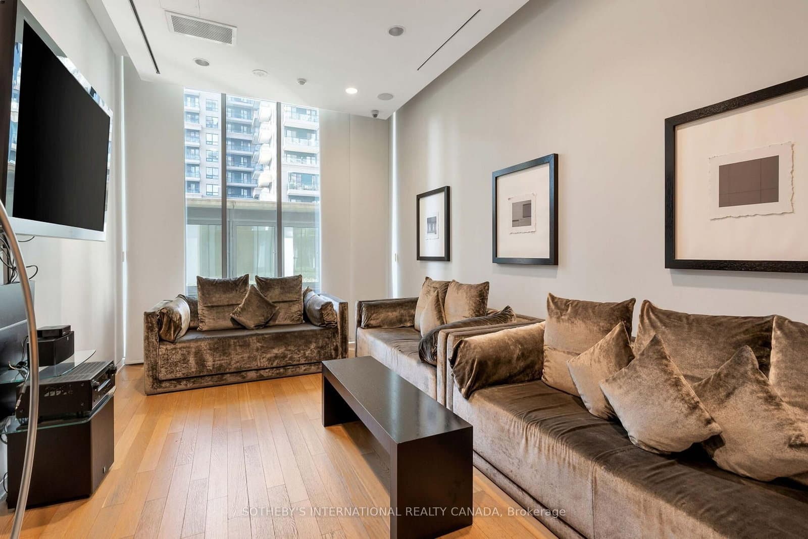 33 Charles Street E, Unit 1611 thumbnail 37