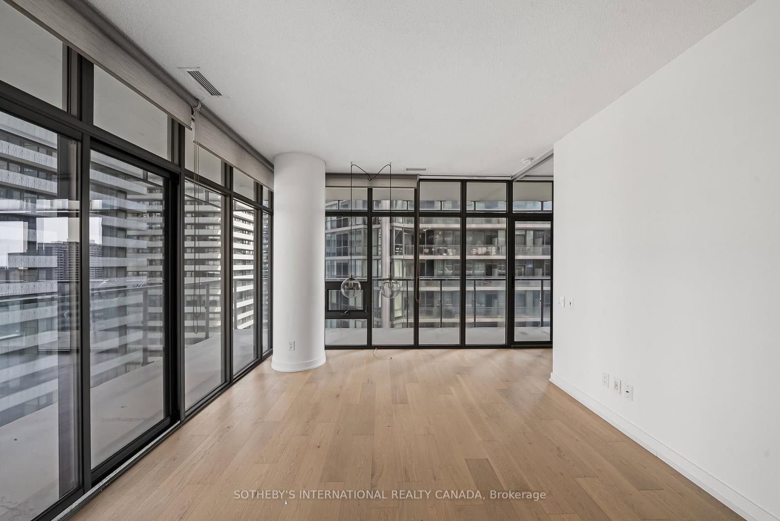 33 Charles Street E, Unit 1611 thumbnail 8