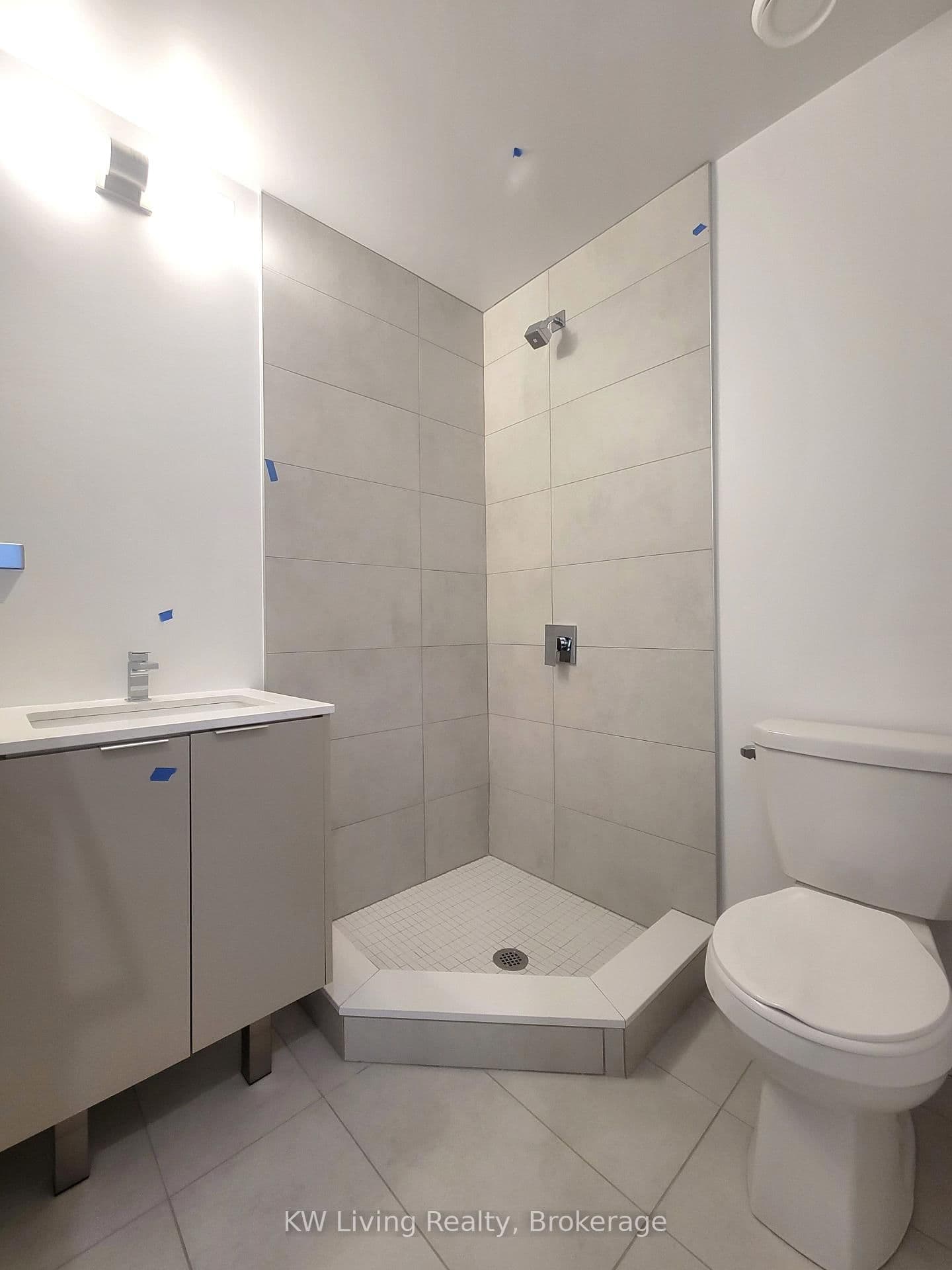 8 Tippett Road, Unit 101 thumbnail 11