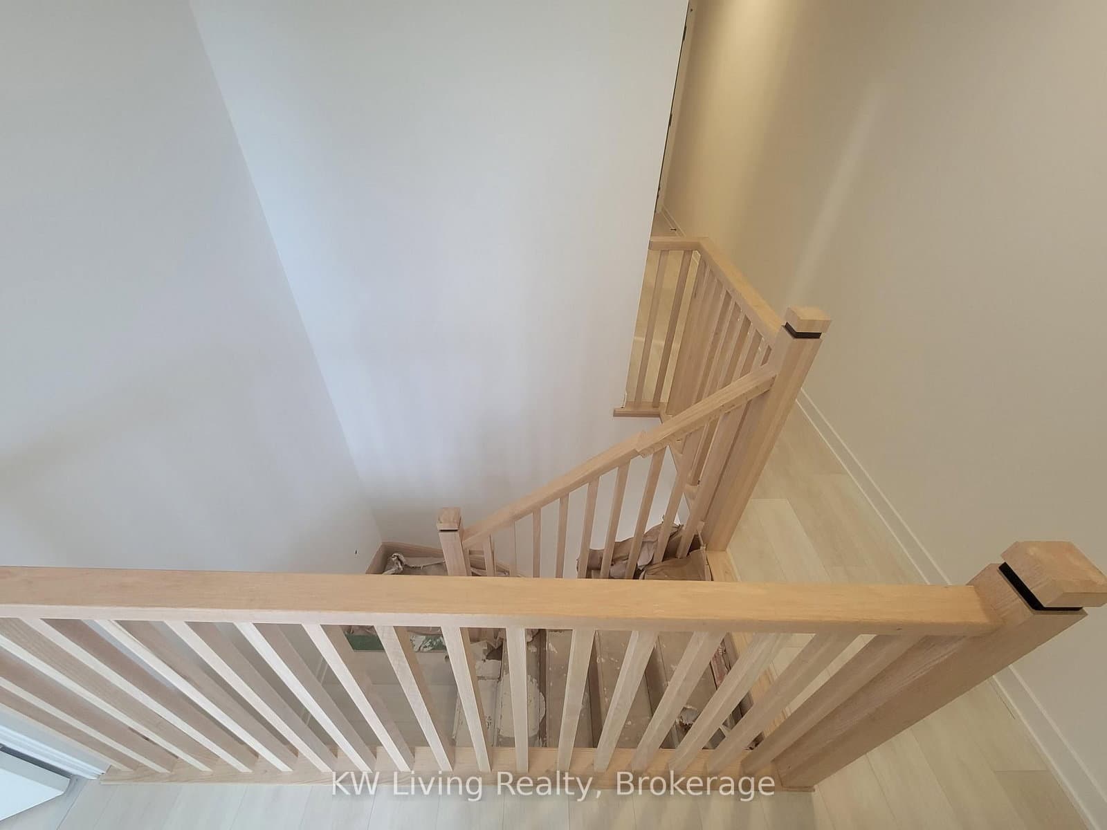 8 Tippett Road, Unit 101 thumbnail 12