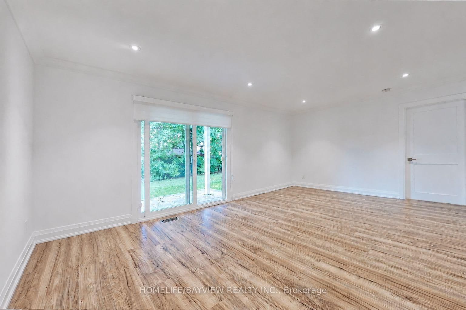663 Conacher (lower) Drive thumbnail 4