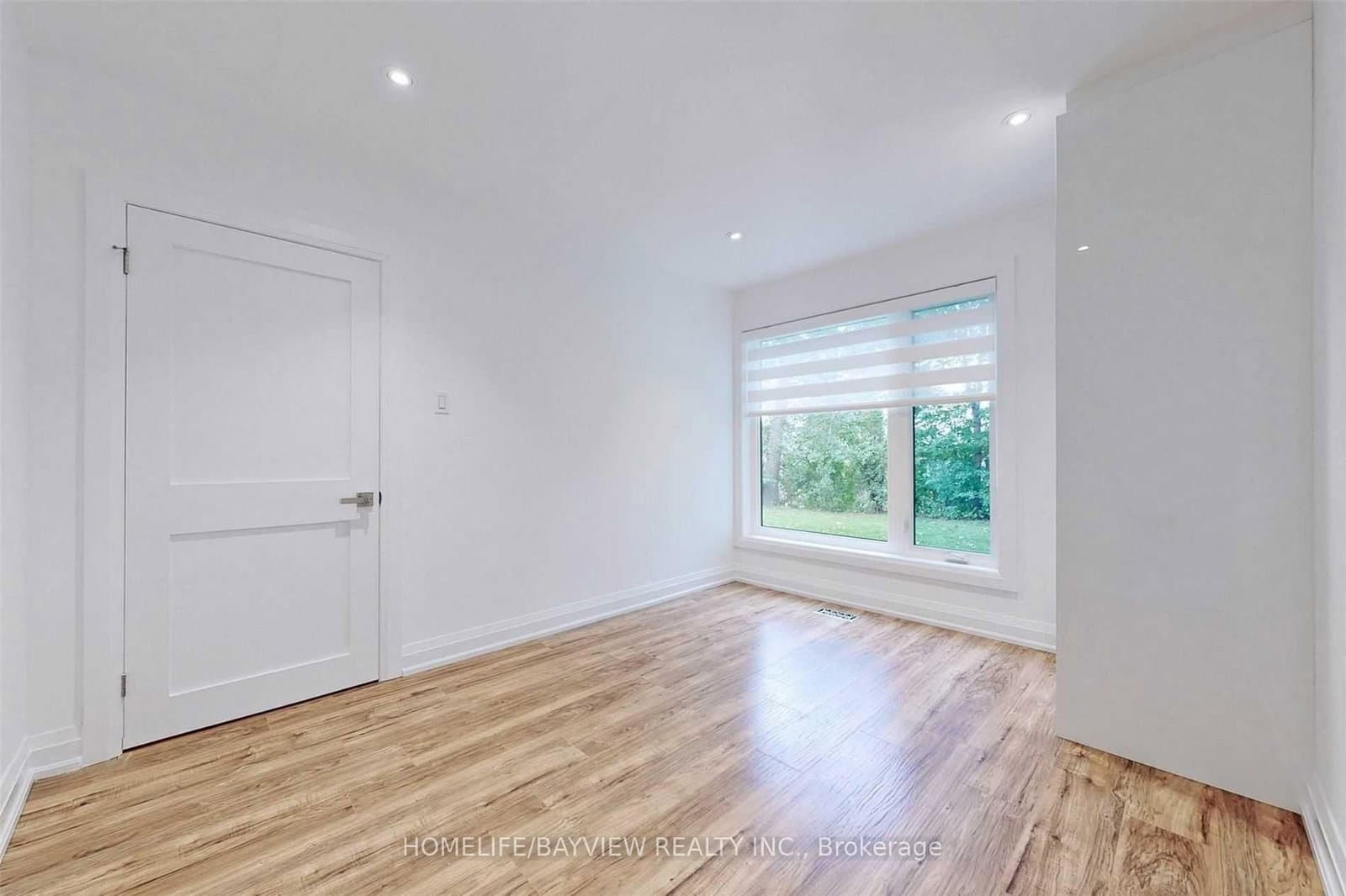663 Conacher (lower) Drive thumbnail 7