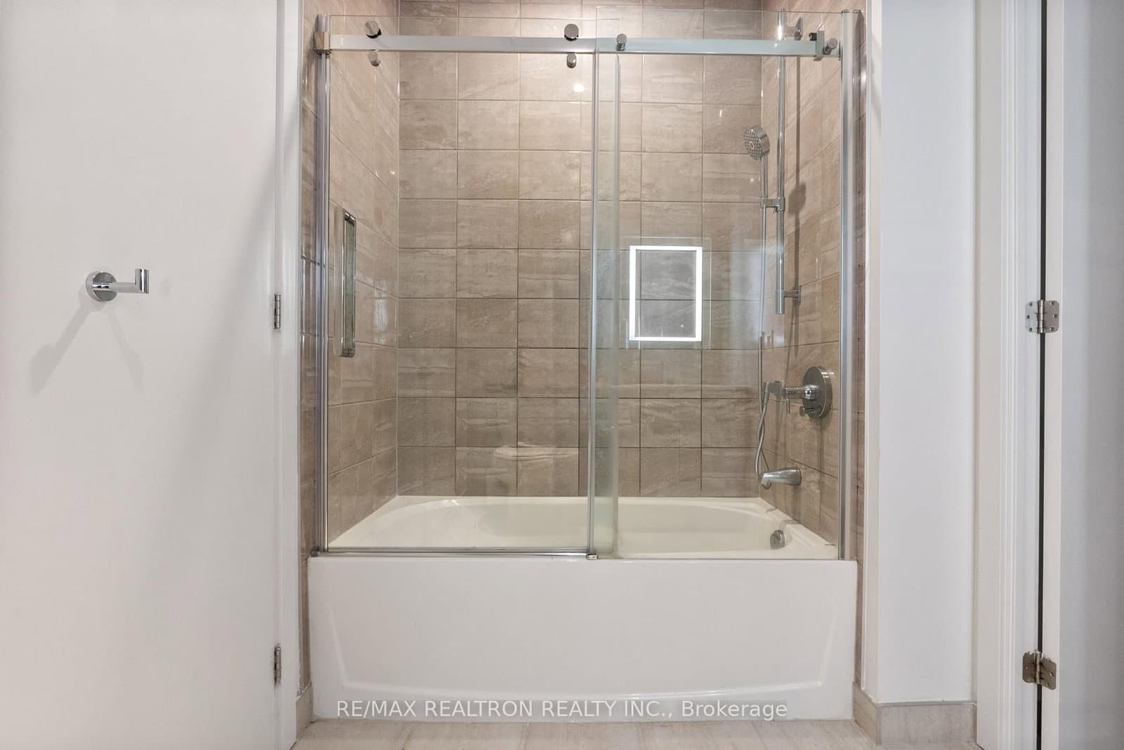 8 Cumberland Street, Unit 2704 thumbnail 16