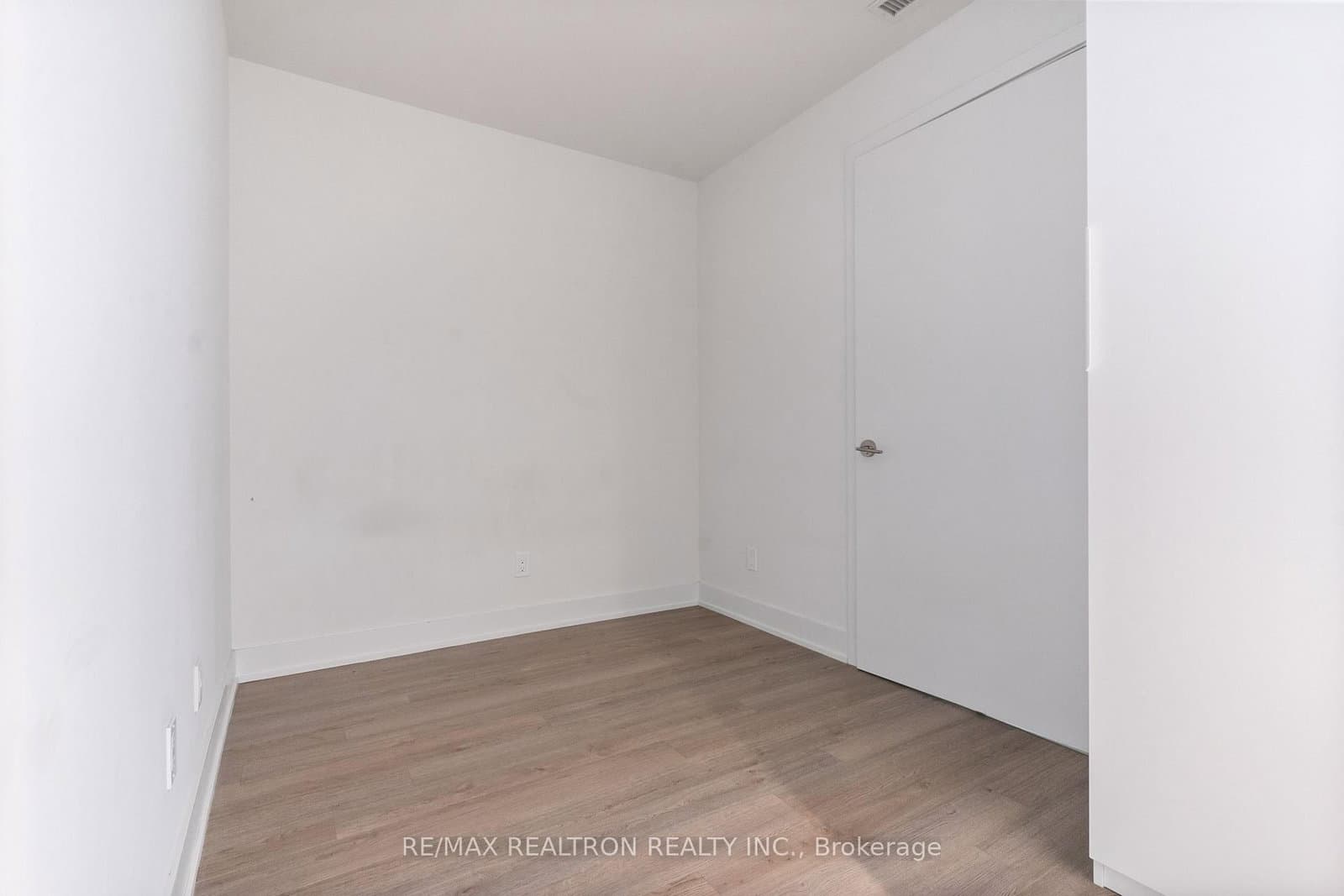 8 Cumberland Street, Unit 2704 thumbnail 17