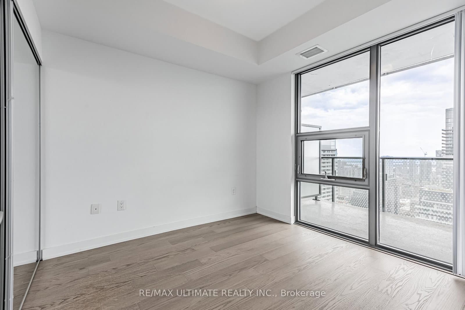 11 Wellesley Street W, Unit 5003 thumbnail 9