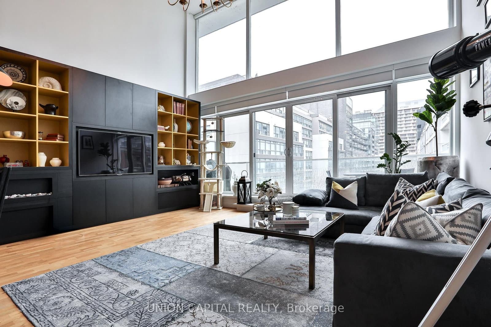 75 Portland Street, Unit 504 thumbnail 5