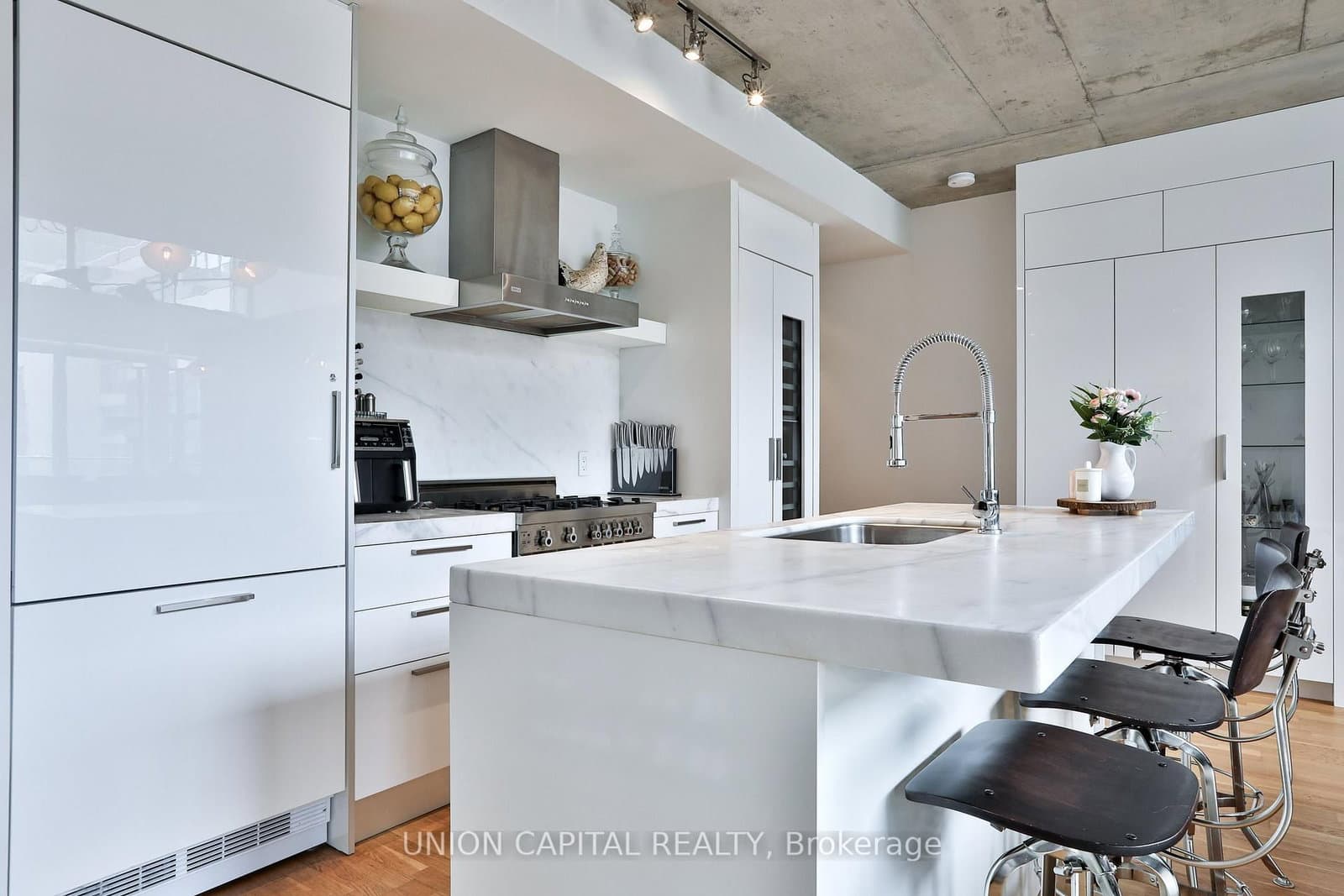 75 Portland Street, Unit 504 thumbnail 9