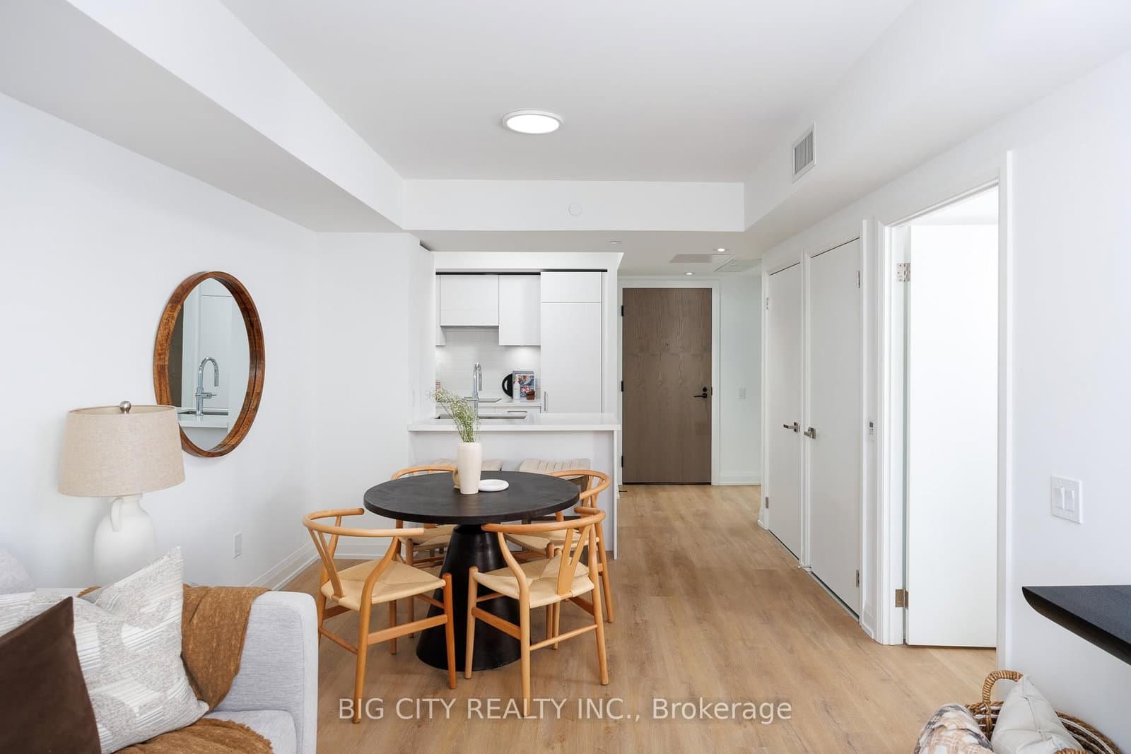 36 Brentcliffe Road, Unit 1403 thumbnail 3