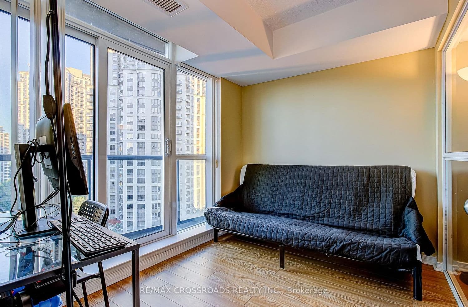 30 Harrison Garden Boulevard, Unit 1512 thumbnail 14