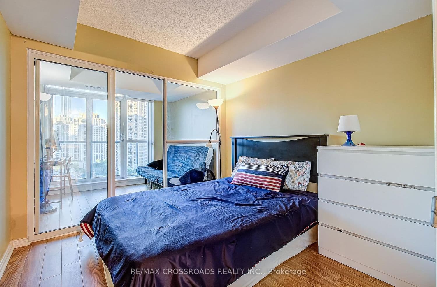 30 Harrison Garden Boulevard, Unit 1512 thumbnail 18