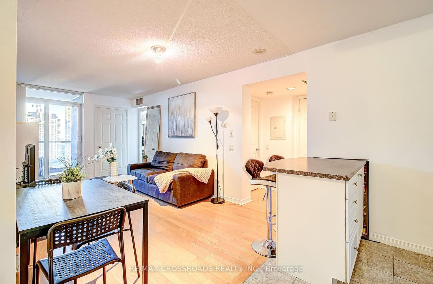30 Harrison Garden Boulevard, Unit 1512 thumbnail 2