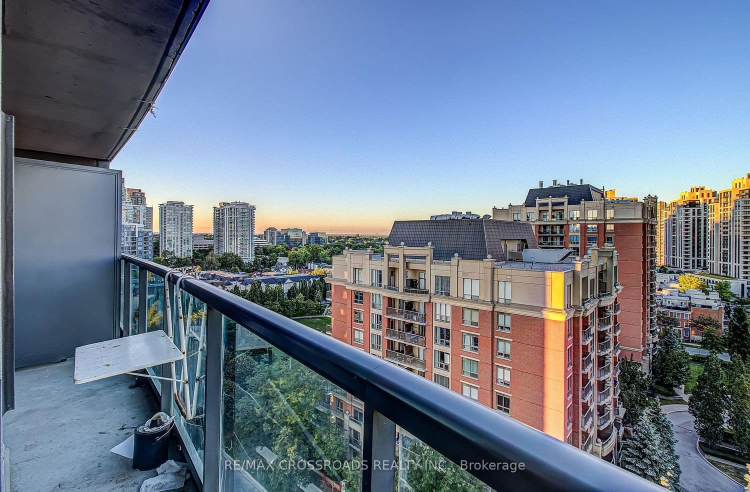 30 Harrison Garden Boulevard, Unit 1512 thumbnail 20
