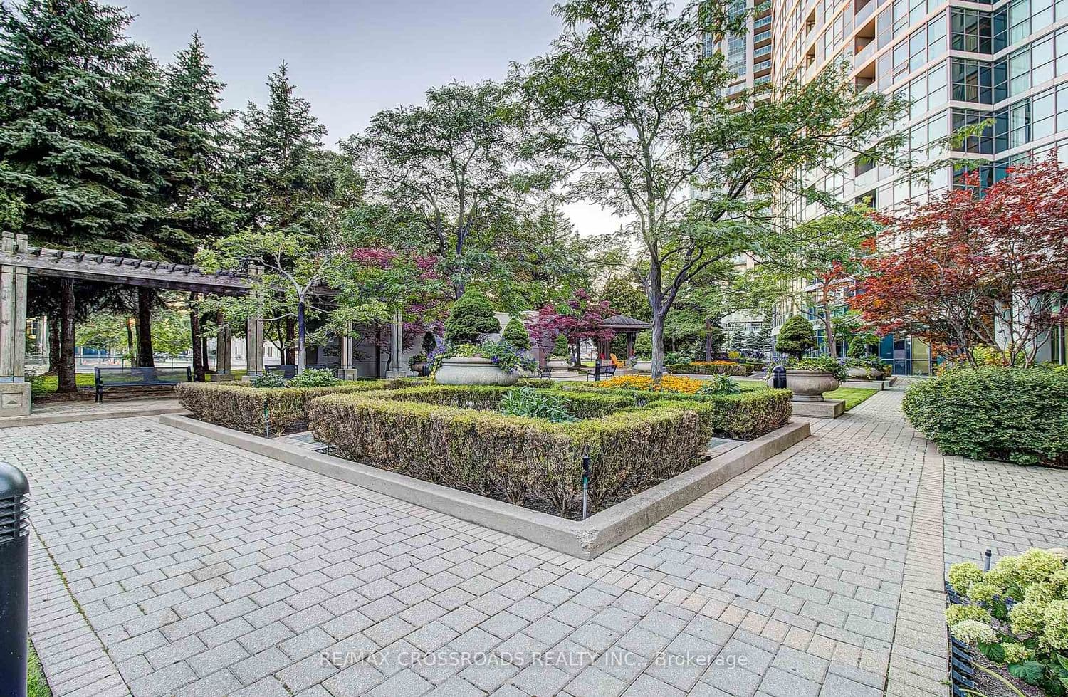 30 Harrison Garden Boulevard, Unit 1512 thumbnail 26