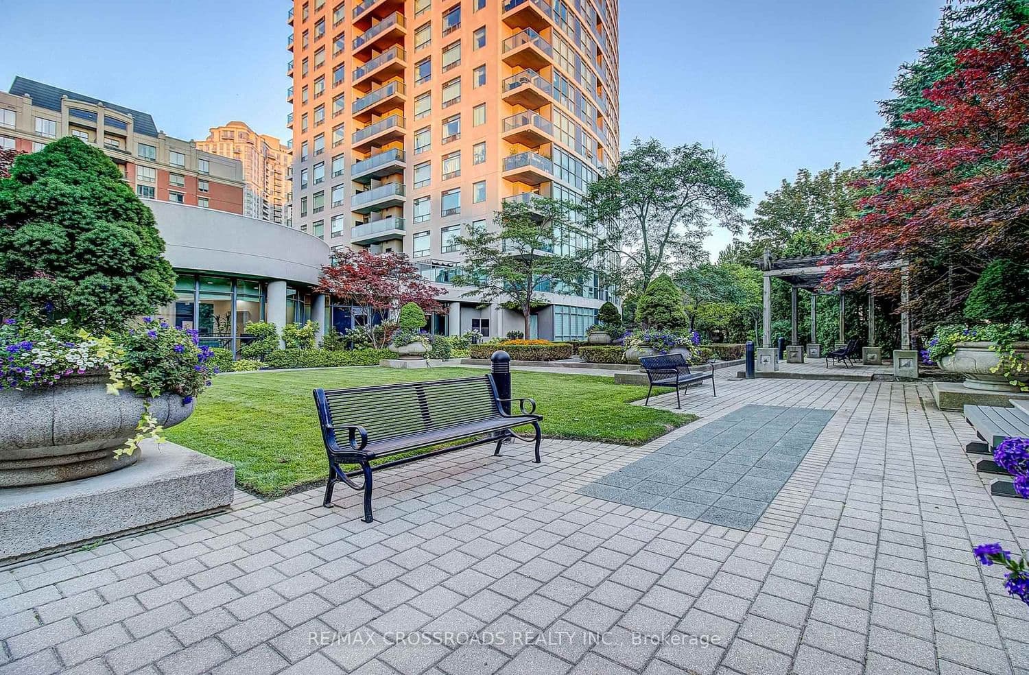 30 Harrison Garden Boulevard, Unit 1512 thumbnail 27