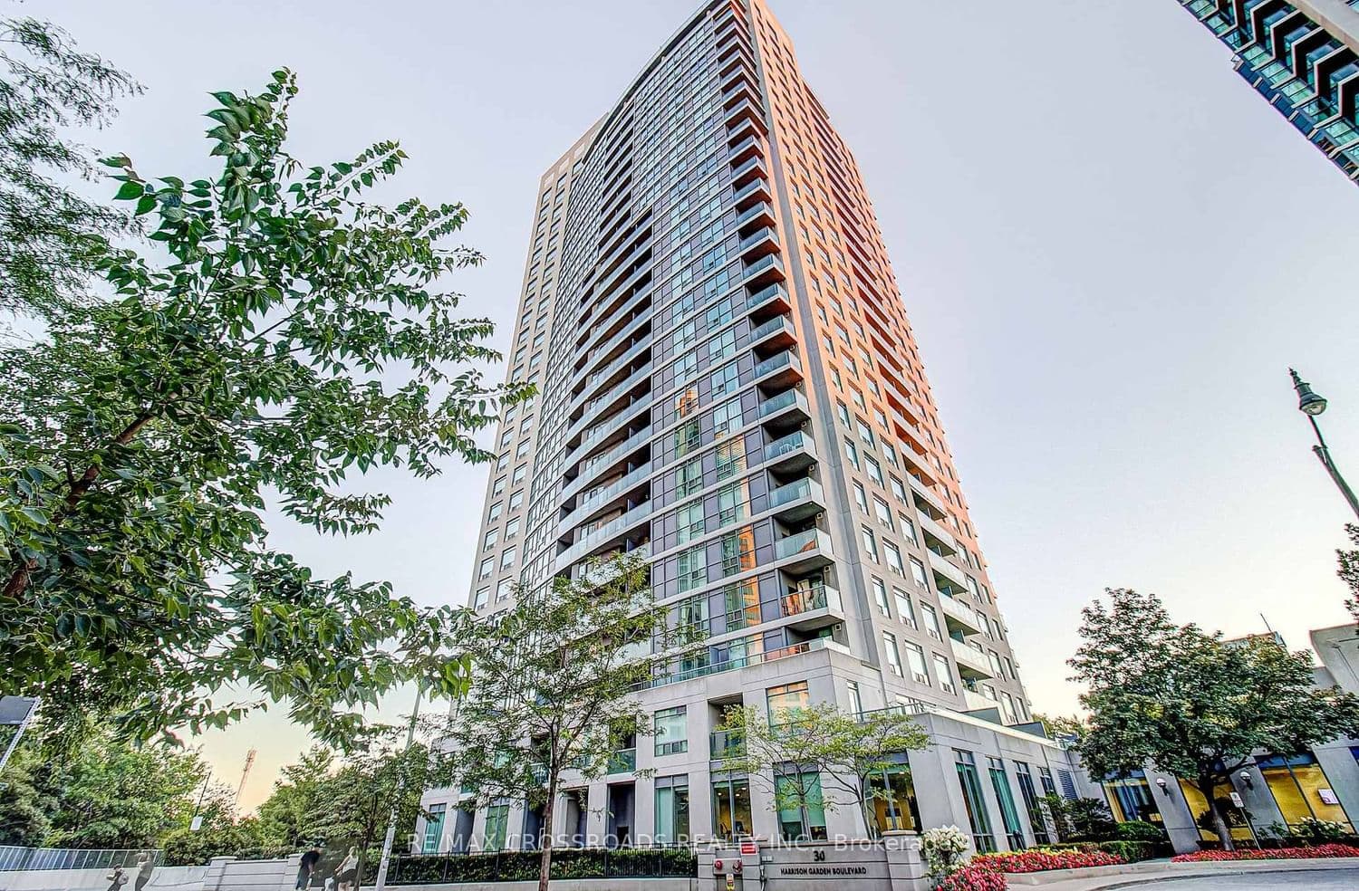 30 Harrison Garden Boulevard, Unit 1512 thumbnail 29