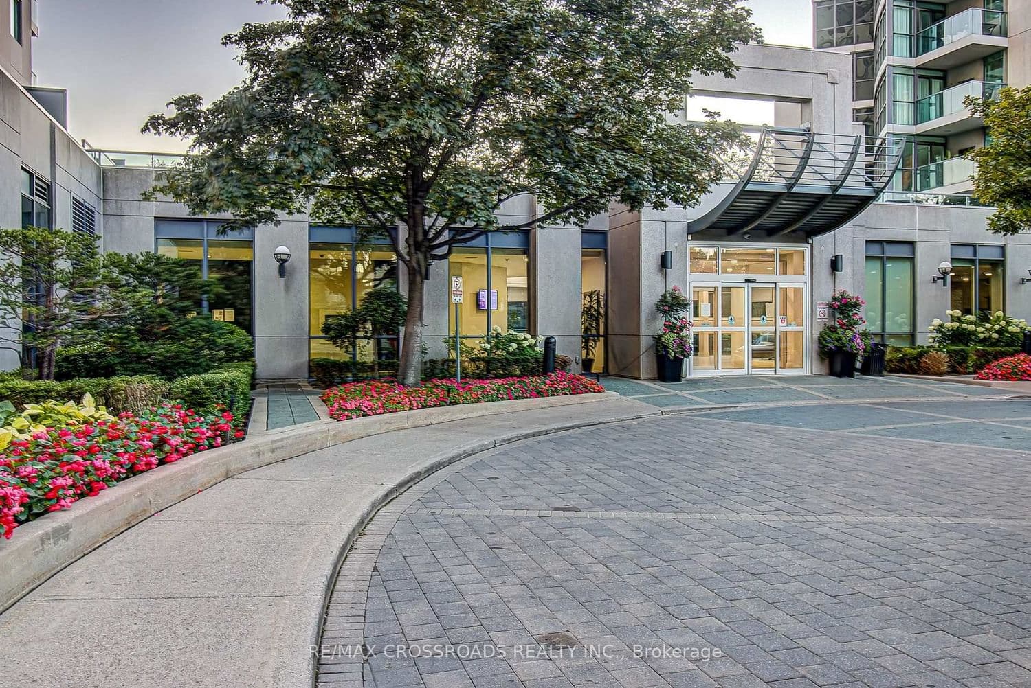 30 Harrison Garden Boulevard, Unit 1512 thumbnail 30