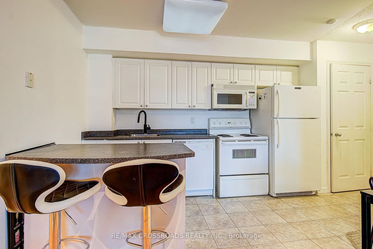 30 Harrison Garden Boulevard, Unit 1512 thumbnail 4