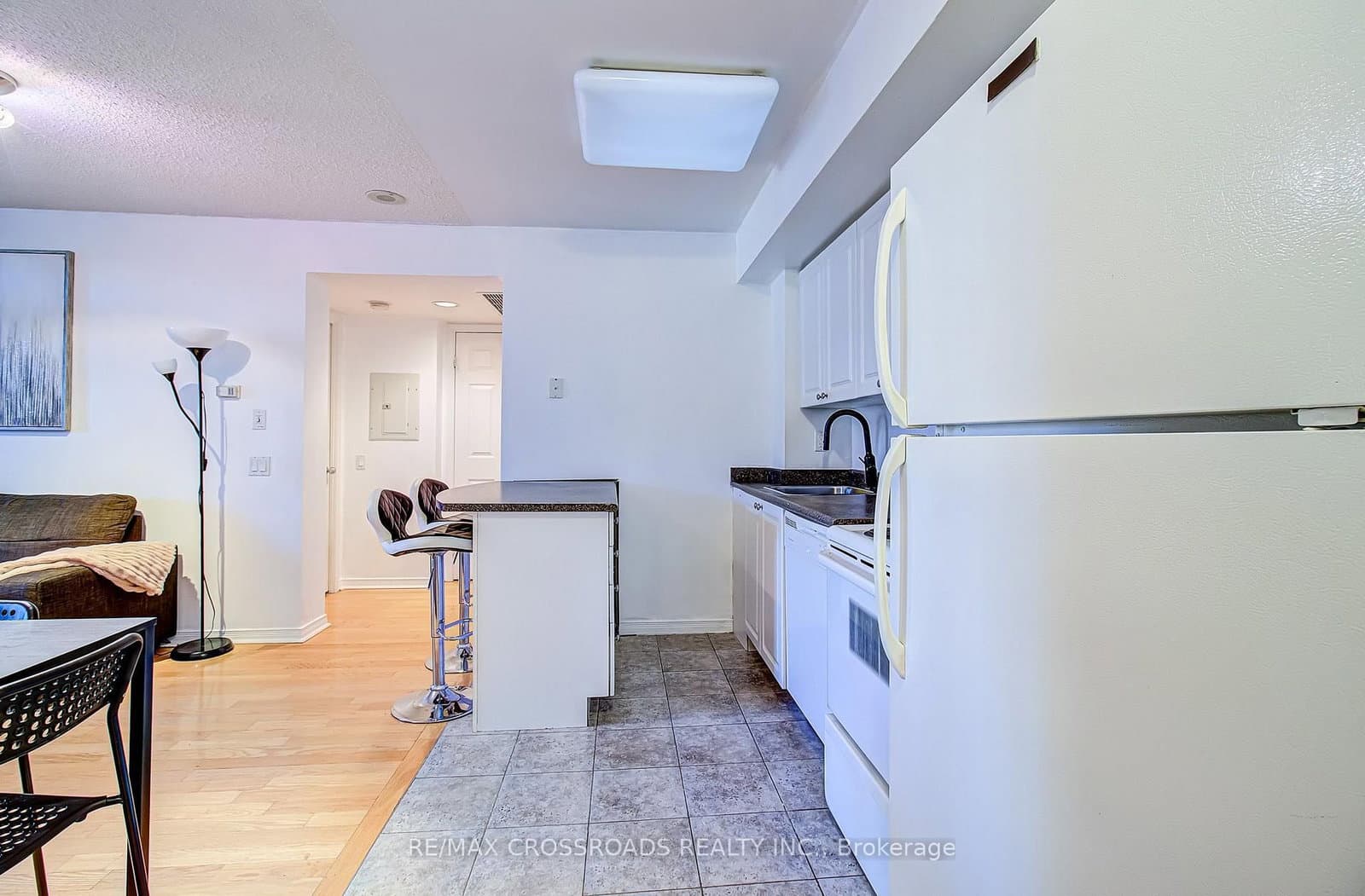 30 Harrison Garden Boulevard, Unit 1512 thumbnail 5