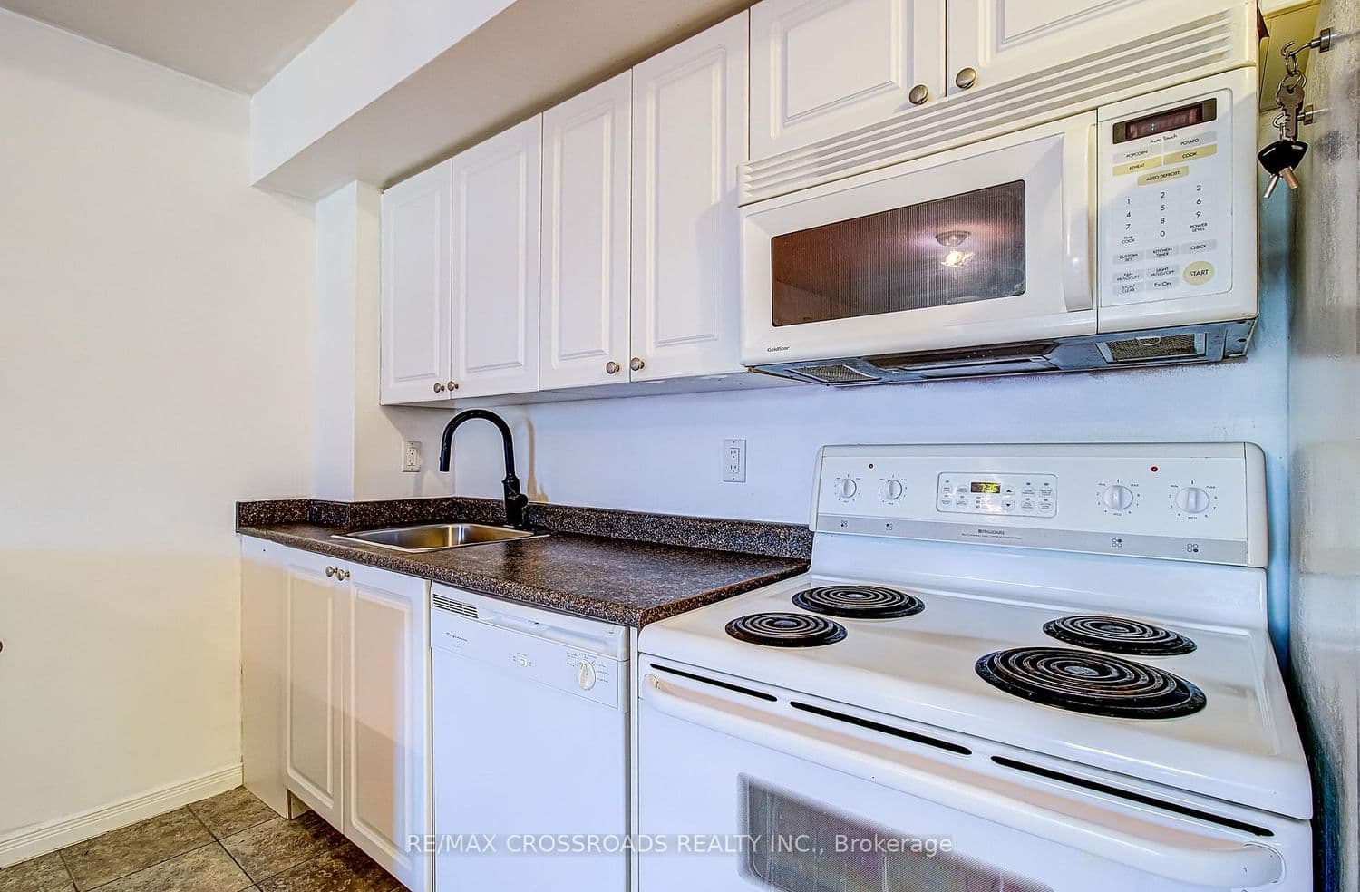 30 Harrison Garden Boulevard, Unit 1512 thumbnail 6