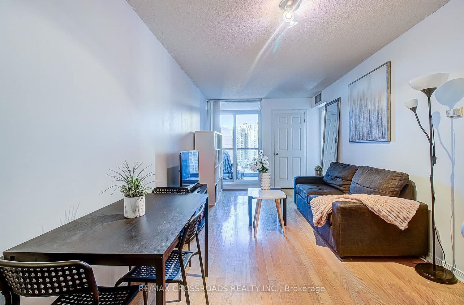 30 Harrison Garden Boulevard, Unit 1512 thumbnail 7