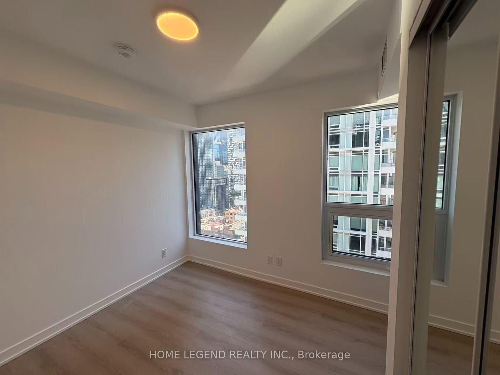100 Queen Street E, Unit 2115 thumbnail 3